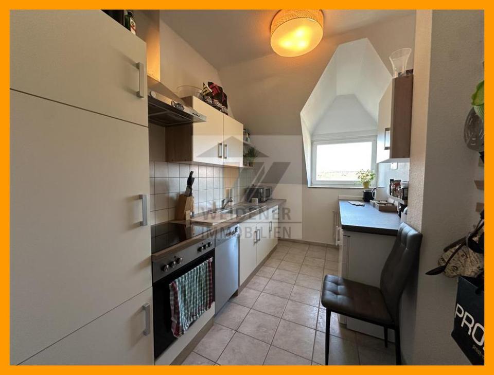 Thumbnail-2 Raum DG-Wohnung - Bad mit Fenster, Wanne und Dusche