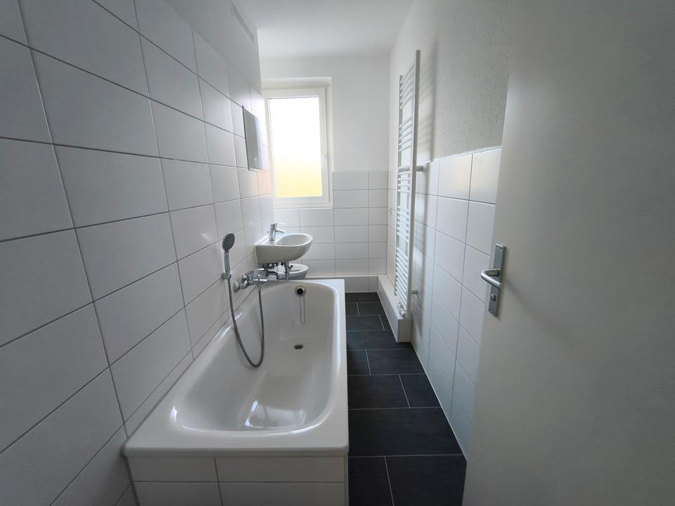 Thumbnail-Frisch renovierte Wohnung im 1.OG!