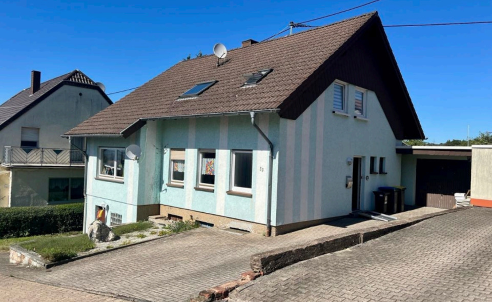 Thumbnail-Freistehendes 1-2 Familienhaus mit rd. 1.700 m2 großem Grundstück