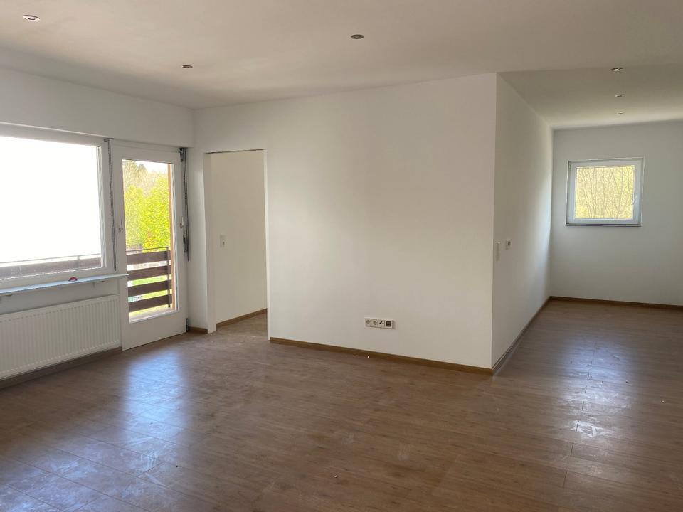 Thumbnail-Sehr schöne und helle 2 ZKB - Wohnung mit Balkon