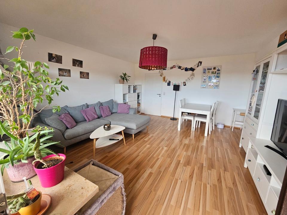 Thumbnail-Helle und geräumige 2-Zimmer-Wohnung mit großem Südbalkon