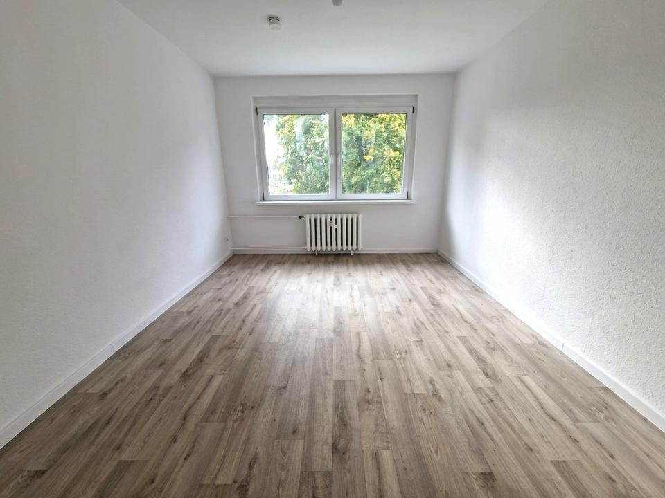 Thumbnail-*AKTIONSWOHNUNG* Neu kalkuliert: 4-Raum-Wohnung jetzt noch attraktiver im Preis!