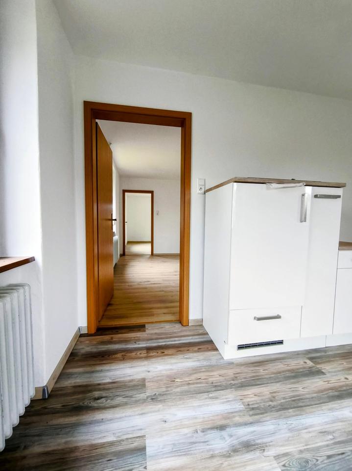 Thumbnail-Neu Renovierte 3 Zimmer Wohnung
