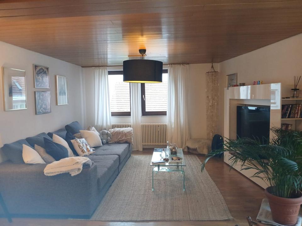 Thumbnail-Großzügige 5-Zi-Whg mit Keller, Stellpl., Dachsp. und Kachelofen