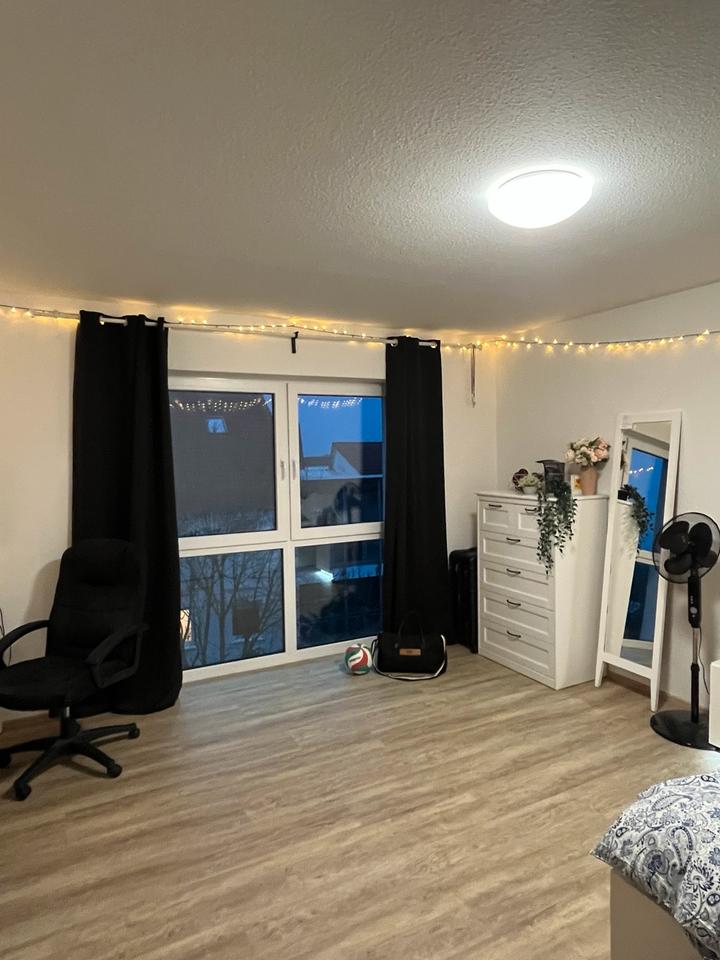 Thumbnail-WG-Zimmer Wohnung mit eigenem Badezimmer und großer Dachterasse