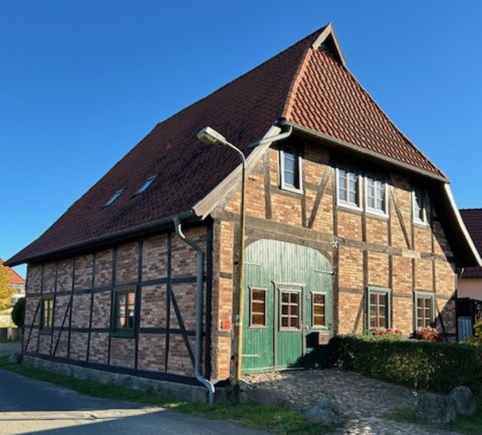 Thumbnail-Einzigartiges EFH mit viel Platz und interessanter Lage