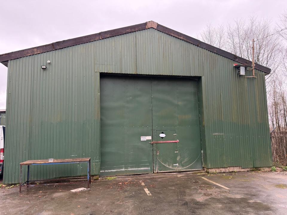 Thumbnail-Lagerhalle mit Grube in Extertal zu vermieten