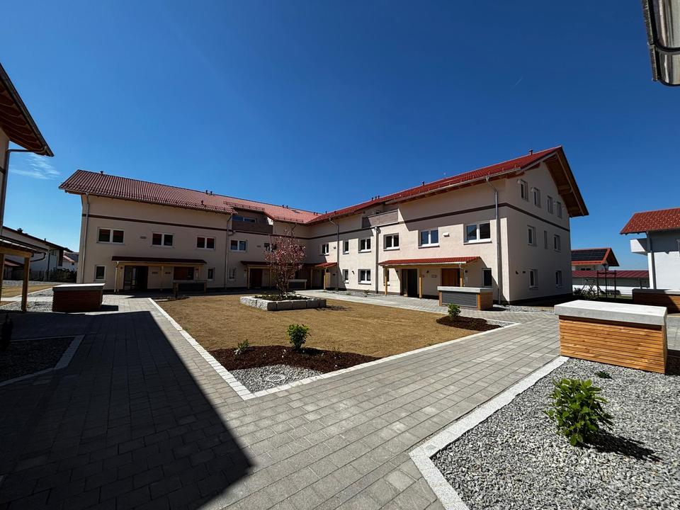 Thumbnail-Helle 3-Zimmer Terrassenwohnung mit Gartenanteil und zwei Stellplätze (WHG 08)