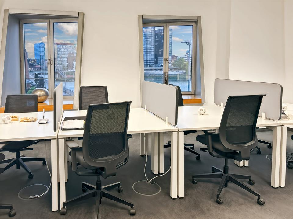 Thumbnail-Coworking-Bereich in Regus Neuer Zollhof