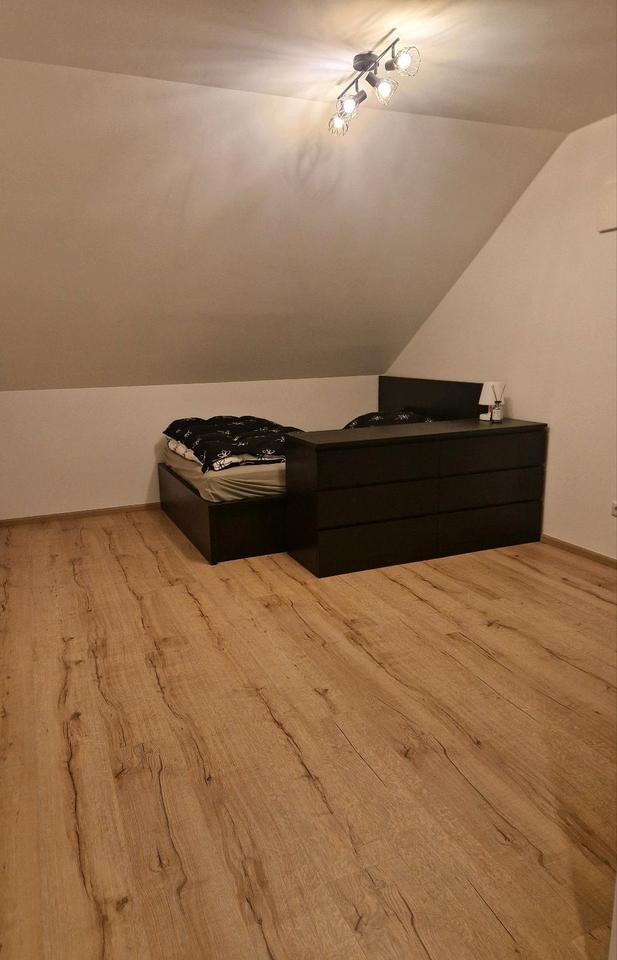 Thumbnail-Möbliertes Zimmer in schöner 3-Zimmer Wohnung zu vermieten