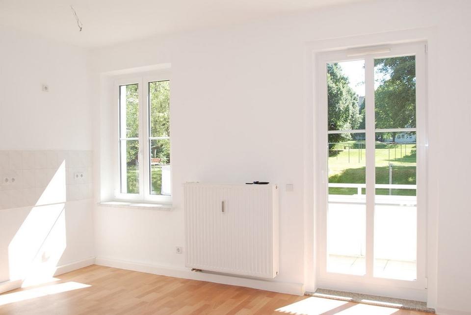 Thumbnail-Kleine 2-Raum-Wohnung mit Einbauküche und Balkon