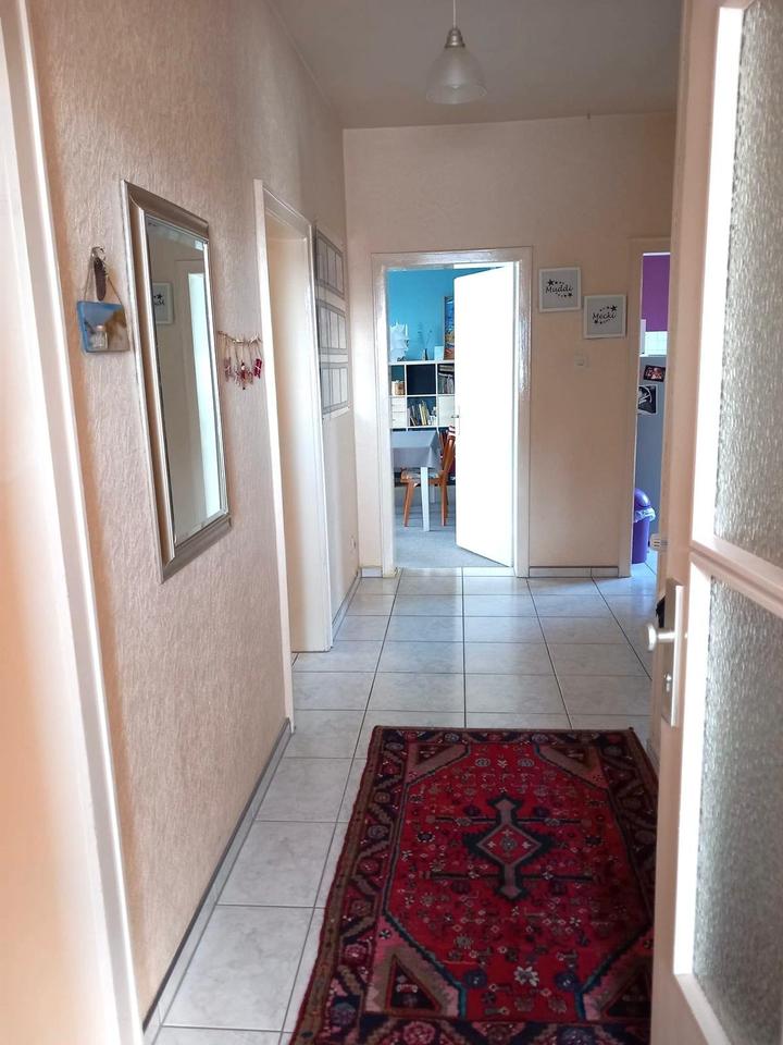 Thumbnail-Großzügige 3ZKB mit Einbauküche, Balkon, eigenem Garten & Garage