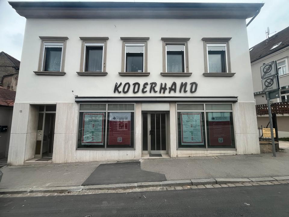 Thumbnail-Ladenfläche Stadtzentrum in Wug zu vermieten -Erstbezug