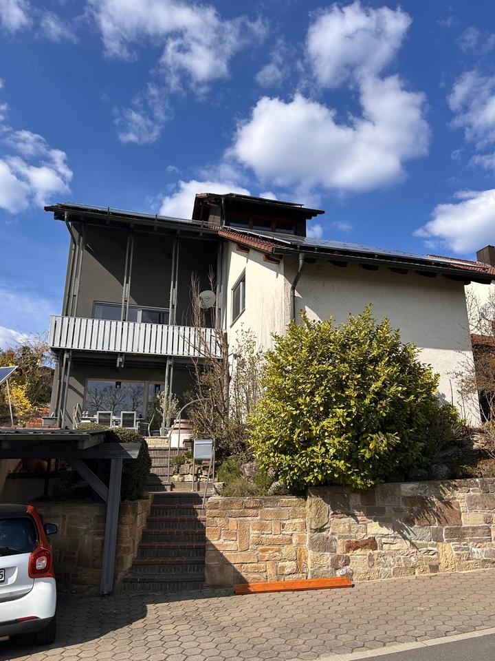 Thumbnail-Exklusives Einfamilienhaus mit Panoramablick über Üchtelhausen