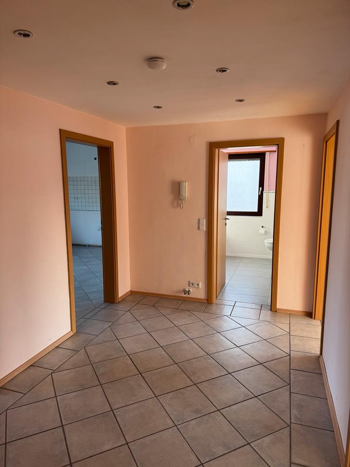 Thumbnail-3-Zimmer-Küche-Bad mit Balkon und Garage