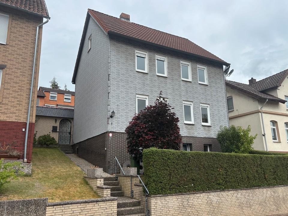 Thumbnail-Großzügiges Ein-Zweifamilienhaus in bester Wohnlage Alfelds