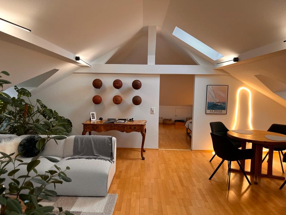 Thumbnail-Helle 2-Zimmer-Dachgeschosswohnung mit besonderem Charme