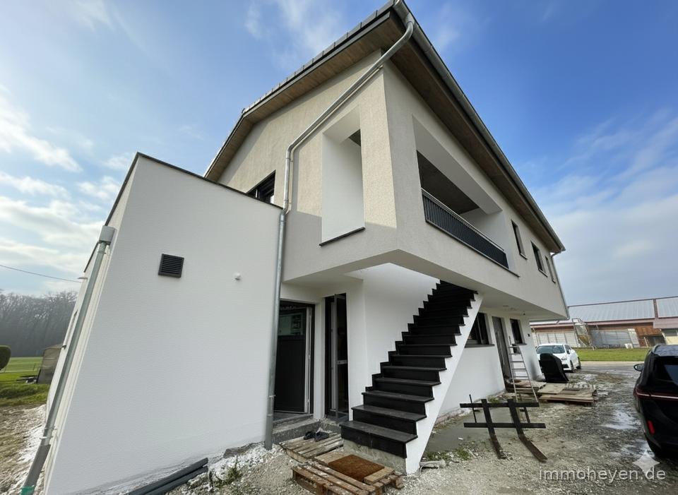 Thumbnail-Erstbezug: Geräumige und Helle 4-Zimmer-Wohnung, mit großem Balkon und Stellplätzen