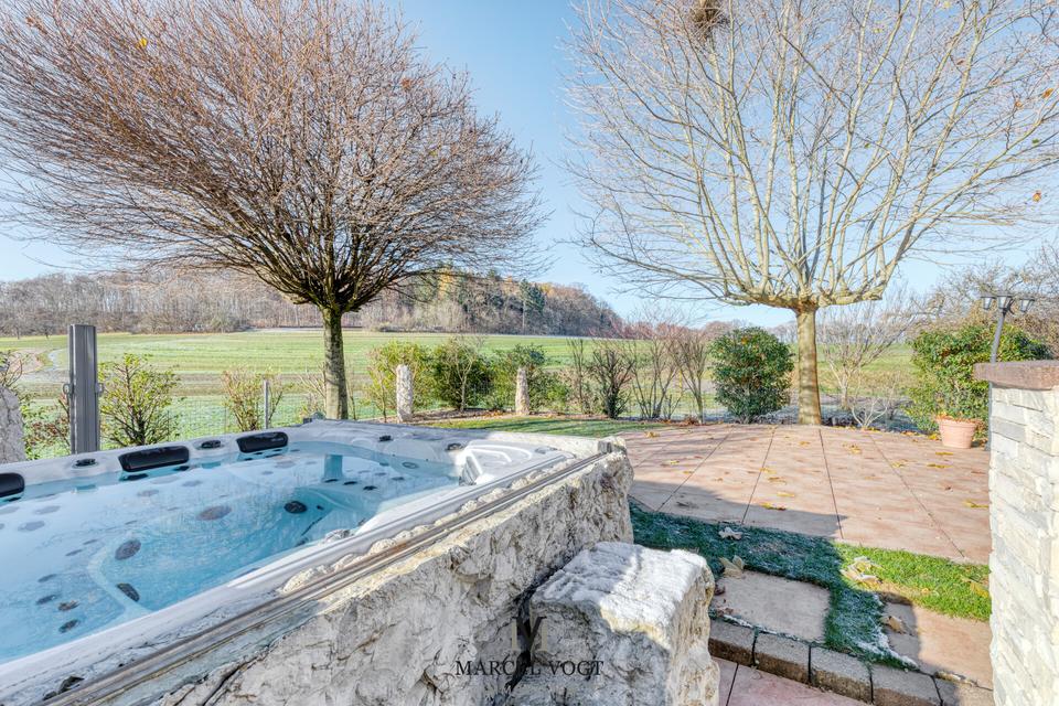 Thumbnail-Großes Familienhaus mit Premium-Ausstattung und Vermietungsoption