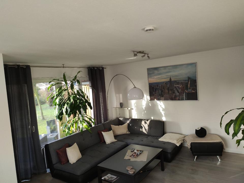 Thumbnail-Helle Erdgeschosswohnung mit Terrasse und PKW-Stellplatz