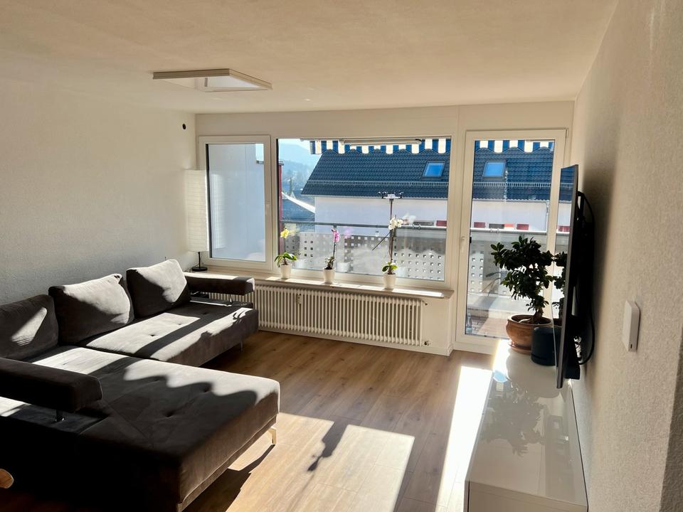 Thumbnail-3,5-Zimmer-Wohnung mit zwei Balkonen und EBK zu vermieten