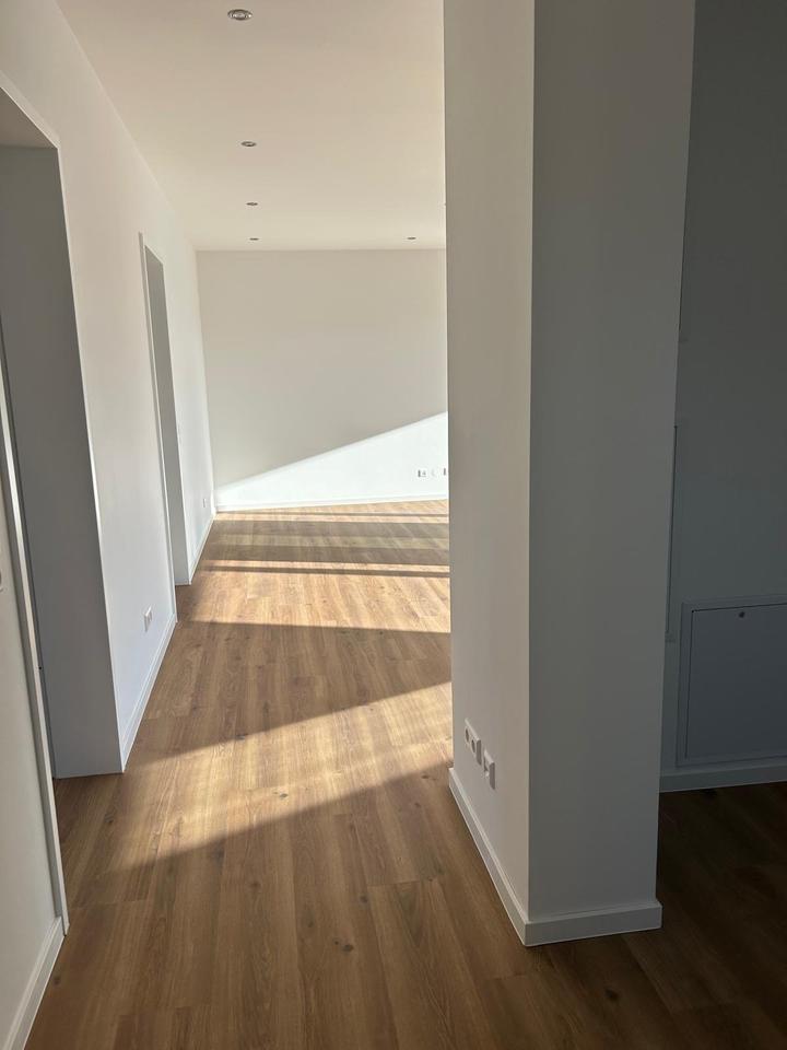 Thumbnail-Hochwertige 3-Zimmer Penthaus Wohnung zu vermieten