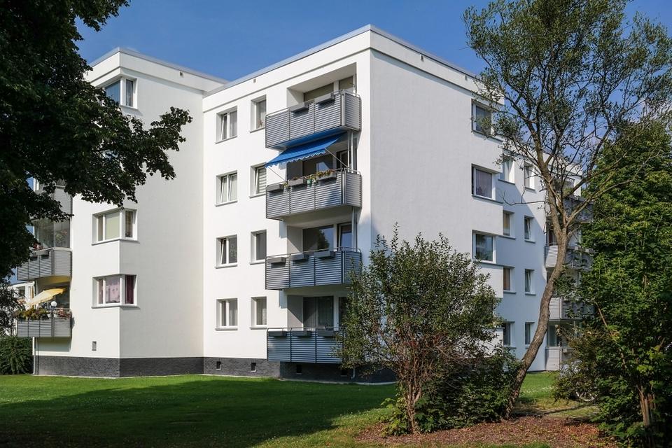 Thumbnail-Offenes Wohnen, stilvolles Bad und Blick ins Grüne – jetzt entdecken!