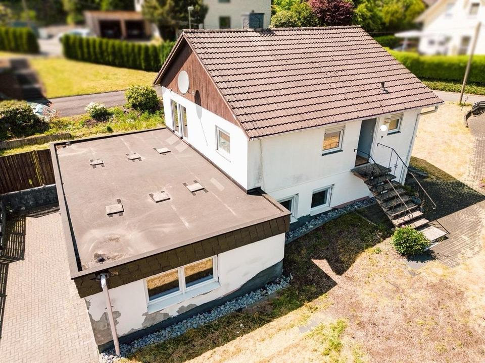 Thumbnail-Modernisiertes Ein-Zweifamilienhaus mit Doppelgarage