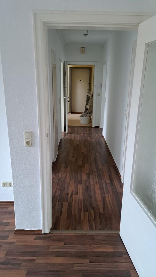 Thumbnail-Gemütliche 3 Zimmerwohnung im 2. OG mit Balkon