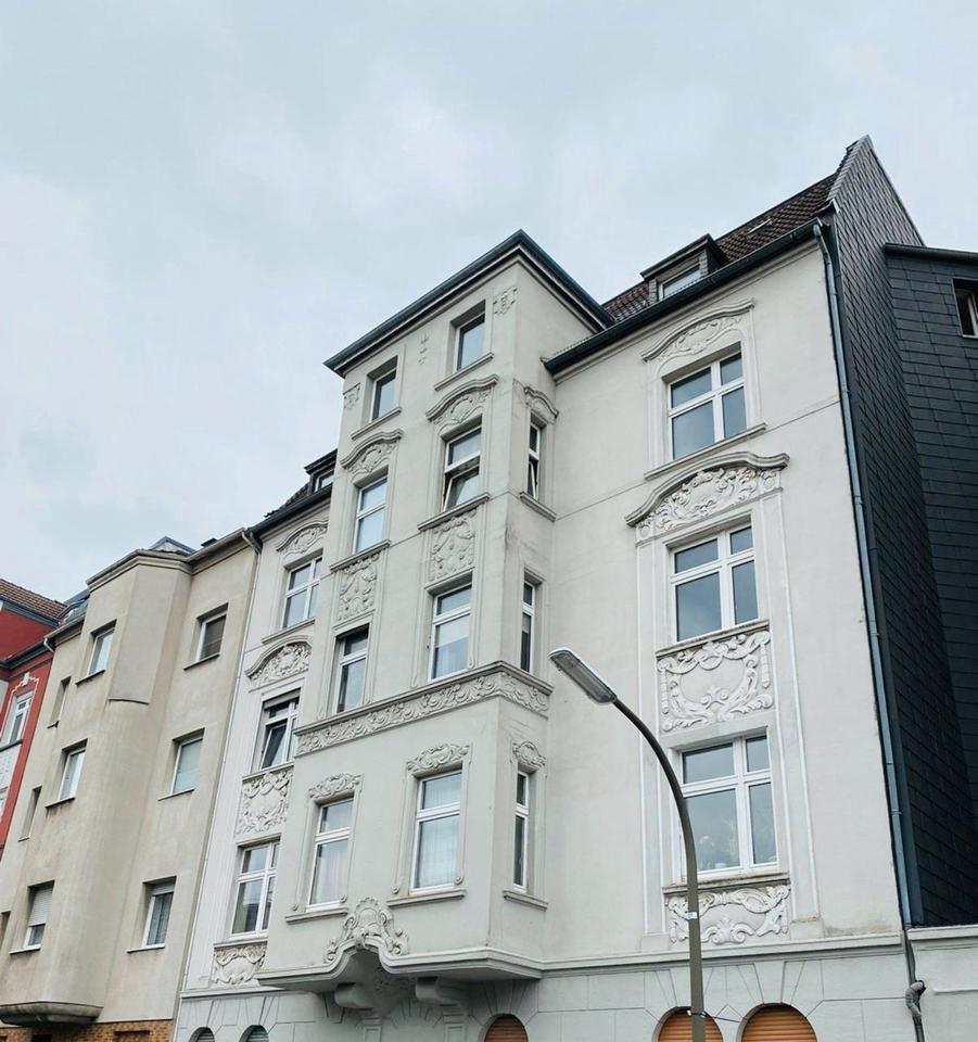 Thumbnail-Stilvolle 4-Zimmer-Wohnung mit EBK – monatsmietfrei zur Selbstrenovierung