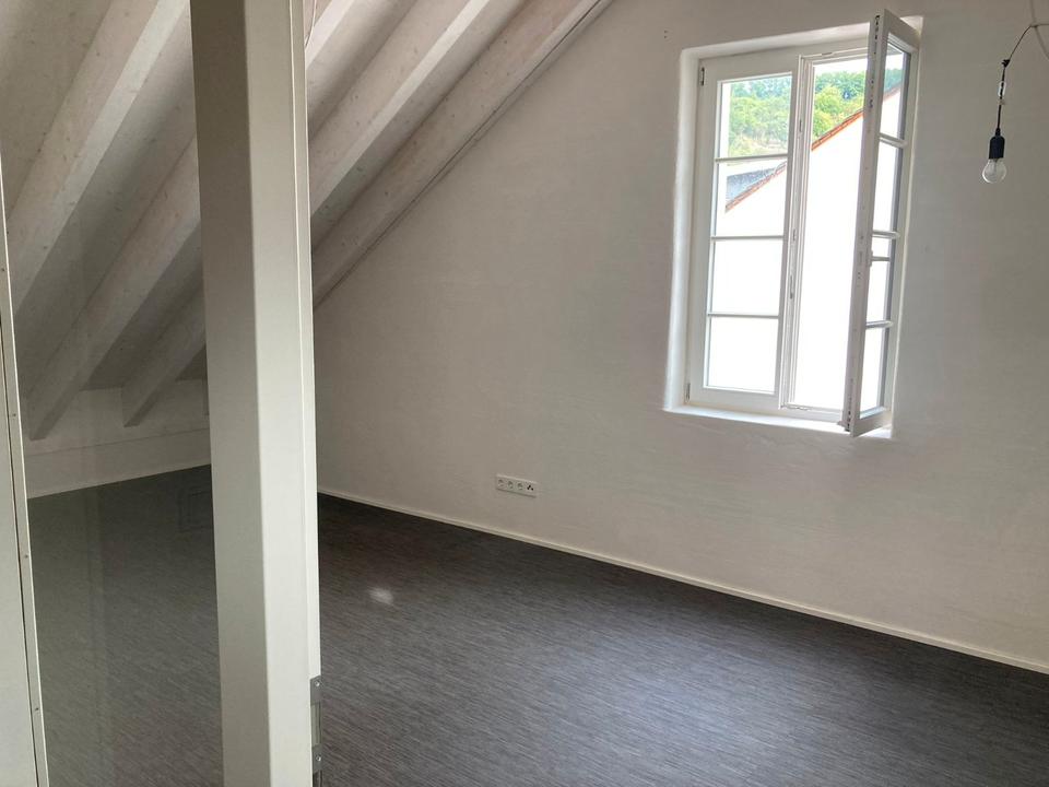 Thumbnail-Helle 110 m² Wohnung mit Terrasse und zwei Stellplätzen