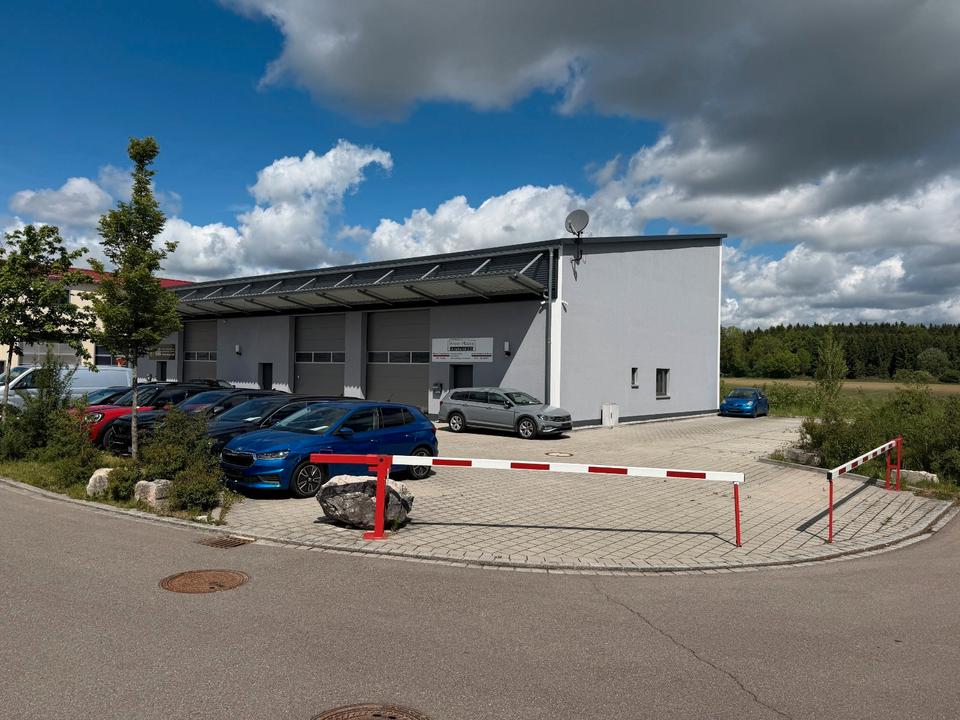 Thumbnail-Zu vermieten: Neuwertige Gewerbehalle mit vielen Stellplätzen