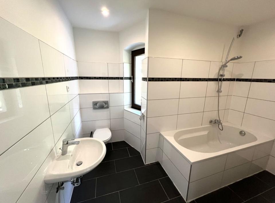 Thumbnail-Ihr neues Zuhause Frisch sanierte Wohnung + Parkplatz + Balkon