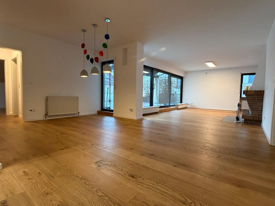 Thumbnail-Großzügige 3-Zimmer-Eigentumswohnung mit Kamin & Terrasse