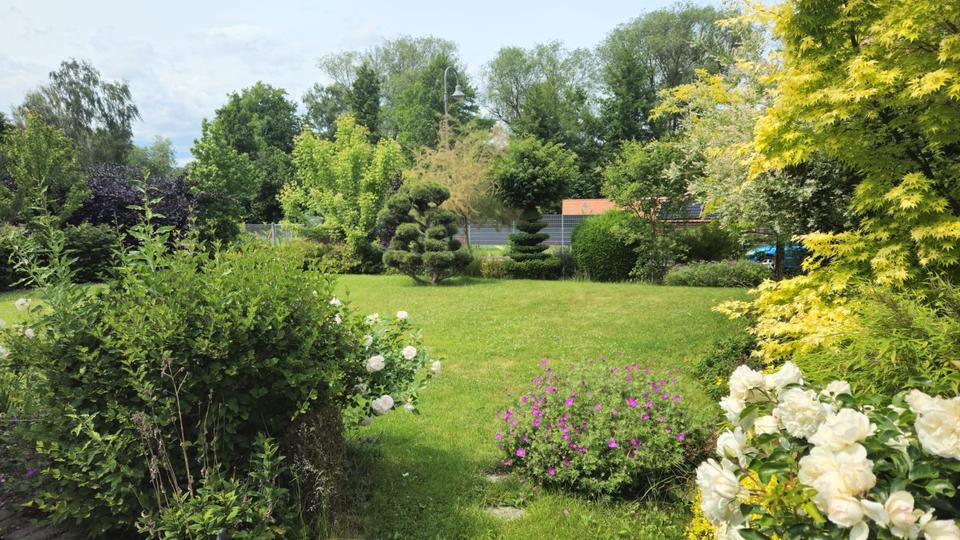 Thumbnail-Freistehendes EFH auf 851 m² Südwest-Eckgrundstück · Feldblick