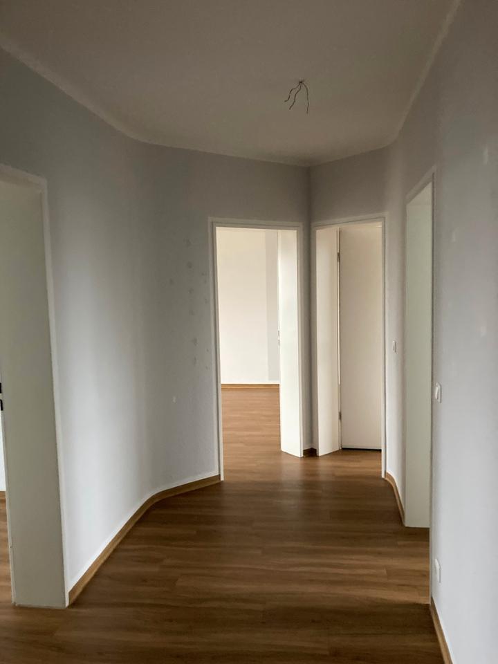 Thumbnail-Schöne 4-Zimmer-Wohnung mit Balkon zu vermieten!