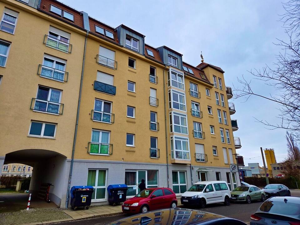 Thumbnail-TOP sanierte und möbilierte 2 - Zimmer Wohnung mit Balkon und Einbauküche