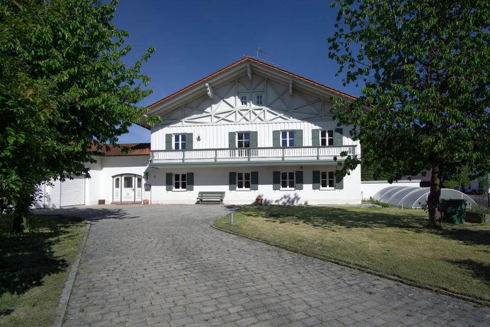 Thumbnail-Großes Einfamilienhaus mit Einliegerwohnung (von Privat)