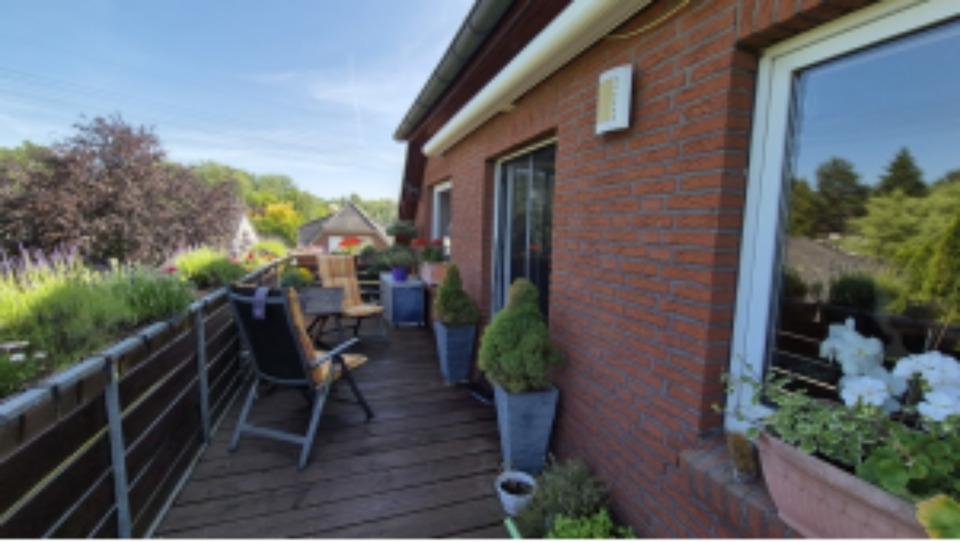 Thumbnail-Helle Dachgeschoss-Wohnung im Grünen mit Pferdestall