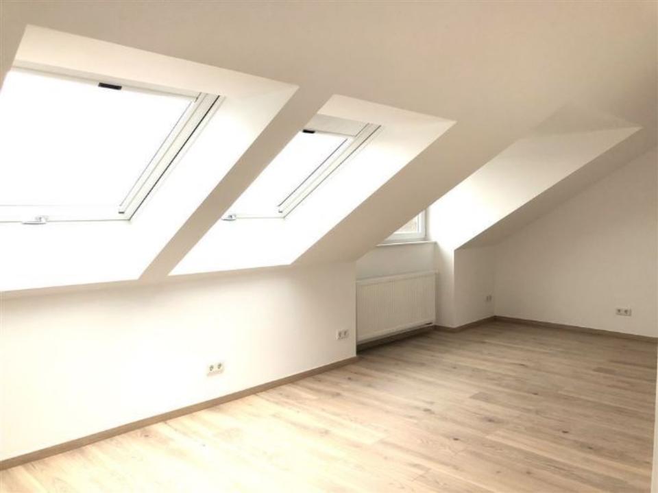 Thumbnail-Zu vermieten ++Dachwohnung++ ca. 32 qm in Veitshöchheim