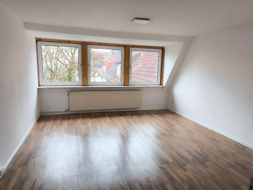 Thumbnail-Dachgeschosswohnung mit Blick in eine ruhige Parkanlage
