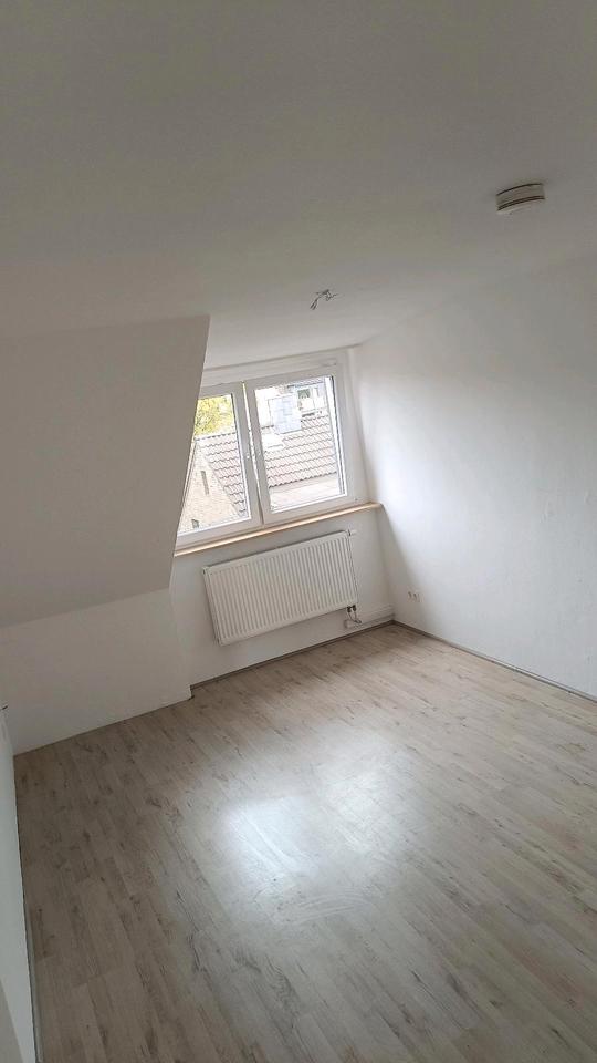 Thumbnail-2,5 Zimmer Dachgeschoss Wohnung