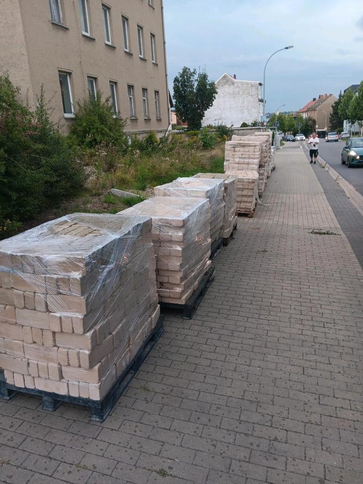 Thumbnail-Mehrfamilienhaus sanierungsbedürftig