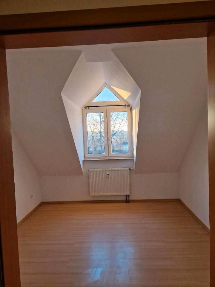 Thumbnail-Dachgeschosswohnung mit neuer Küche für WG Familie