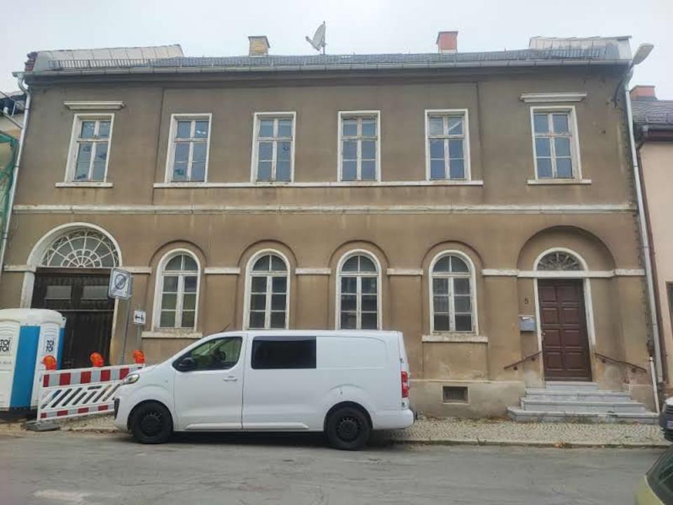 Thumbnail-Stilvolles Mehrfamilien-Wohnhaus zum Sanieren