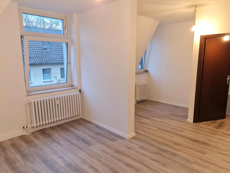 Thumbnail-Renovierte 2-Zimmer-Dachgeschosswohnung zu vermieten!