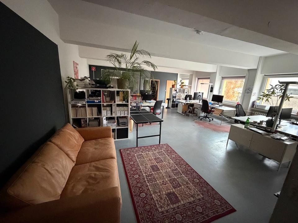 Thumbnail-Schreibtisch zu vermieten