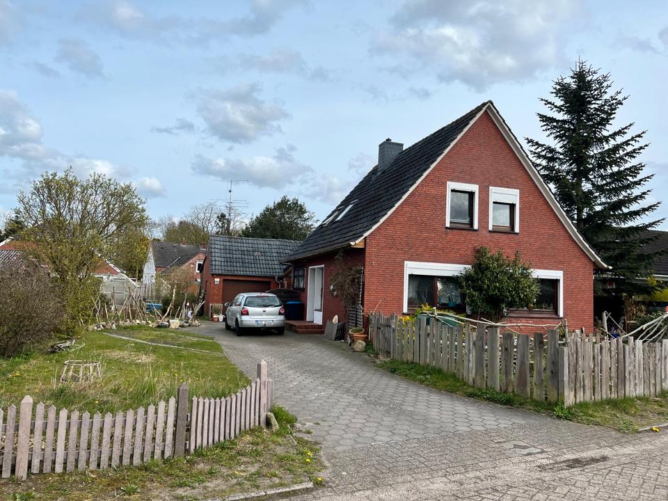 Thumbnail-BEFRISTET Möbliertes Einfamilienhaus mit Garten in ruhiger Lage