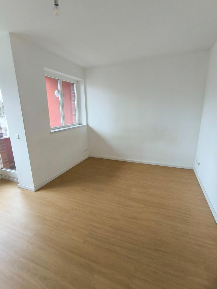 Thumbnail-Gepflegte 2-Zimmer-Wohnung mit Balkon im 1. OG in Zwenkau