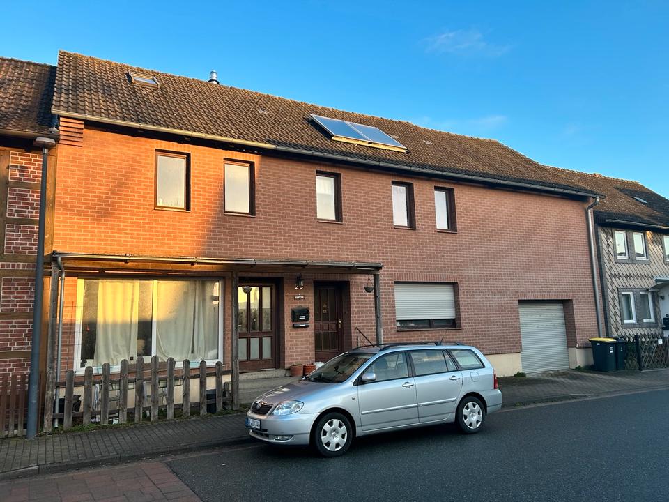 Thumbnail-Einfamilienhaus mit Nebengebäude